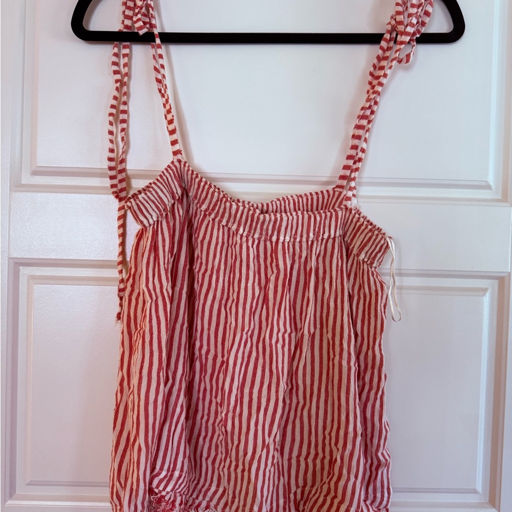 Elan red and white striped ties at shoulder